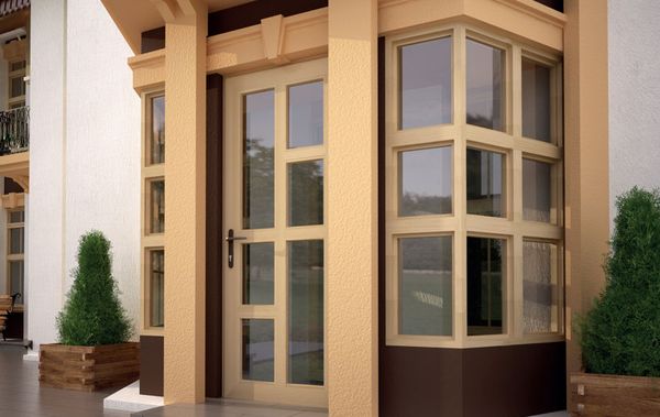 Входные и межкомнатные пластиковые двери