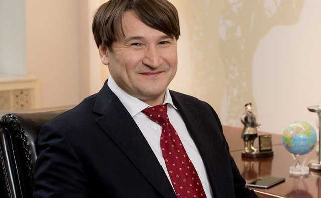 Гарипов Рифат Рузилевич — государственный и общественный деятель