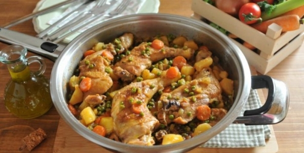Вкуснейшее блюдо на ужин: рецепт курицы по-деревенски с овощами