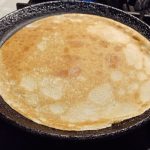 Тоненькие заварные блинчики на кефире: когда нет молока