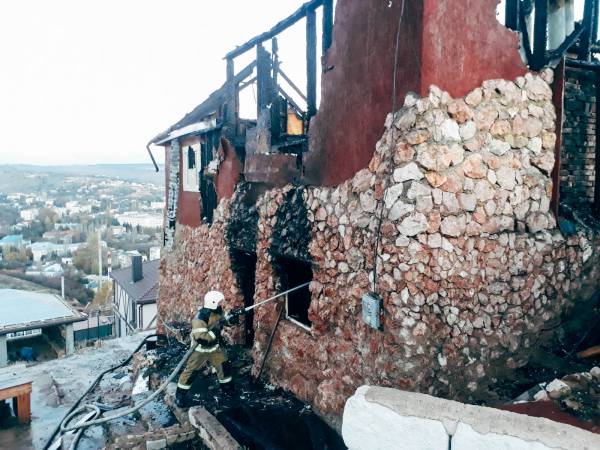 В Балаклаве сгорел частный жилой дом