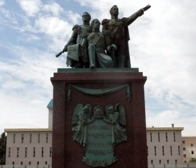 Памятник основарелям Новороссийска