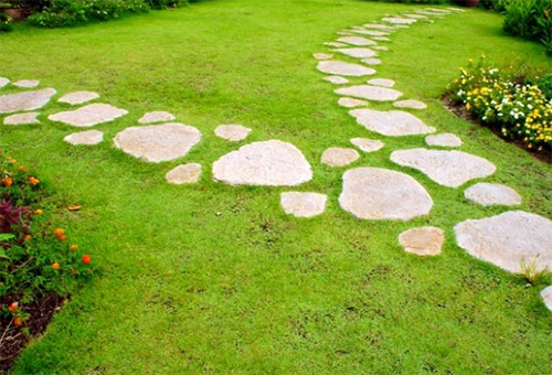 Садовые дорожки из камня: выбор материала и его укладка