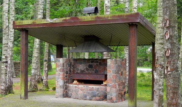 Мангал для дачи с крышей — как выбрать