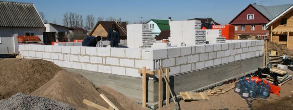 Дом из блоков. Выбираем материал.