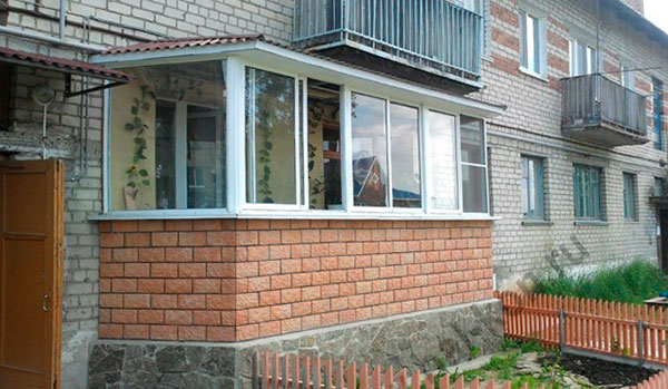 Балкон на первом этаже – строительство на фундаменте