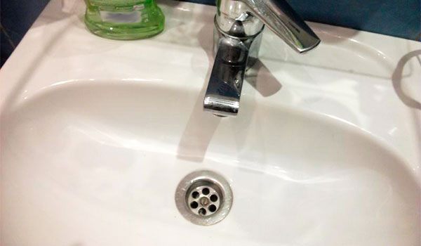 Демонтаж раковины на кухне