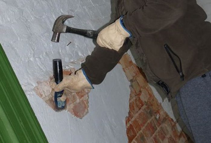 Как правильно штукатурить стены по маякам
