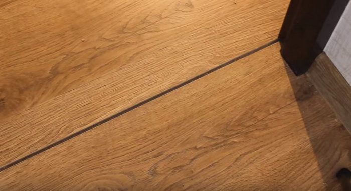 Как заделать стык между ламинатом и ламинатом. Пошаговая инструкция