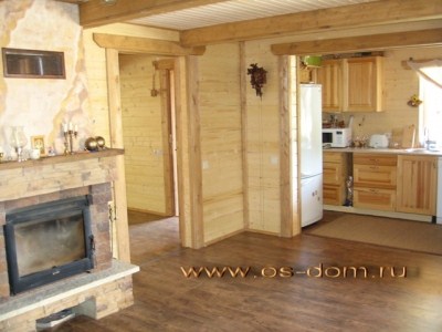 В стене имеется маленькая дырка