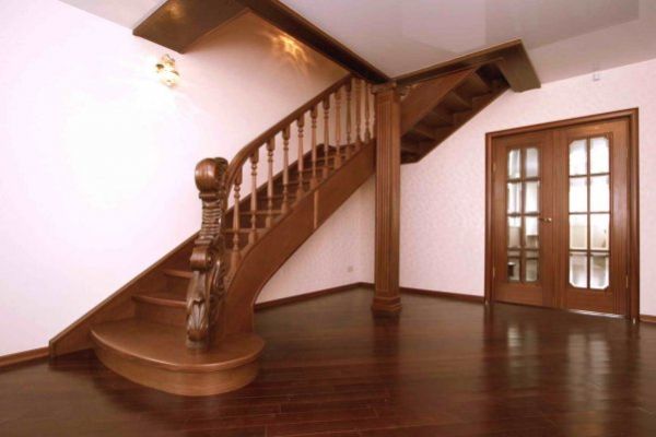 Выбираем лестницу для частного дома