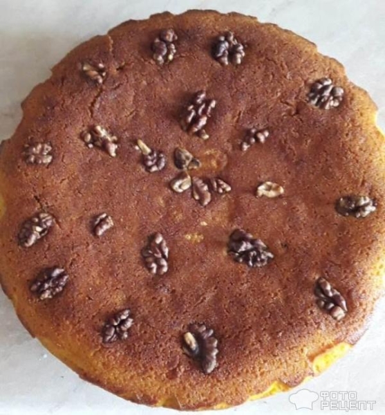 Рецепт: Манный пирог с куркумой и орехами — С изюмом и грецкими орехами