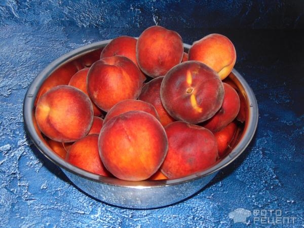 Рецепт: Компот из персиков на зиму — с грушами