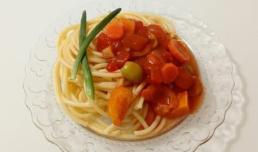 Рецепт: Овощная подлива с оливками и разноцветными помидорами черри — Вкусные рецепты для Поста. Постная овощная подлива.