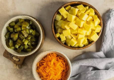 Классический рассольник с перловкой и огурцами