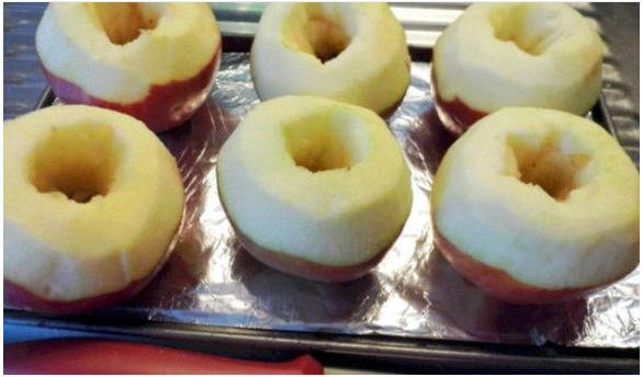 Яблоки с корицей в духовке