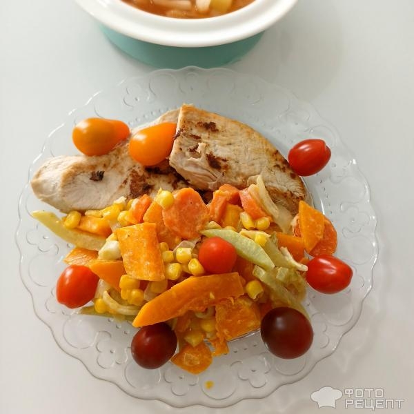 Рецепт: Теплый гарнир-салат из овощей — Гарнир-пятиминутка, очень быстро, полезно и вкусно, овощи с минимальной тепловой обработкой.