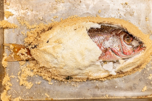 Рыба в соли, или как правильно запечь дорадо, чтобы удивить гостей