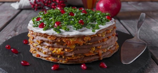 Вы готовили это неправильно: рецепт идеального печеночного торта на Новый год