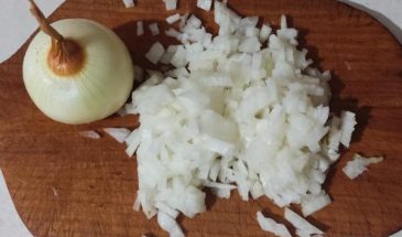 Рецепт: Бутерброды с луком — Поверьте, это очень вкусно!