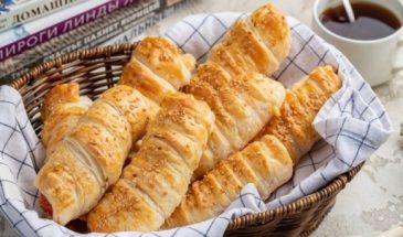 Сосиски в слоеном тесте с сыром: рецепт сытного перекуса