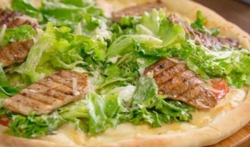 Пицца «Цезарь»: почти салат, но есть большой нюанс