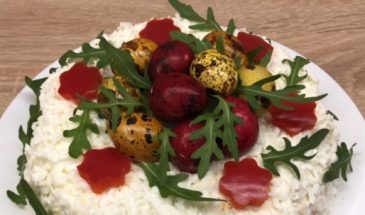 На праздничный стол и не только: рецепт салата Пасхальный венок