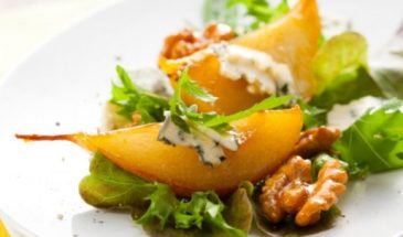 Изысканный вкус: рецепт салата с грецкими орехами, фетой и медовыми грушами