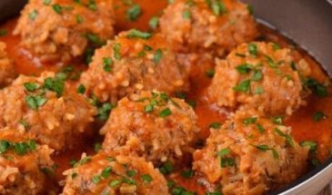 Ежики из фарша с рисом на сковороде с подливкой