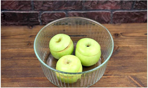 Запеченные яблоки в духовке