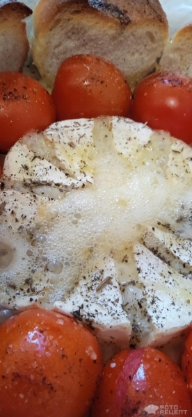 Рецепт: Камамбер запеченный с помидорами — в духовке