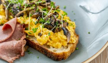 Нежнее завтрака вы еще не ели: элементарный рецепт воздушного скрембла