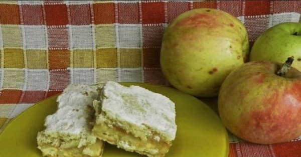 Пирог «Три стакана» с яблоками