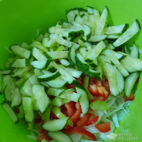 Рецепт: Салат из свежей капусты с болгарским перцем - Яркие краски осени! С яблоком, луком-шалот кукурузой и болгарским перцем.