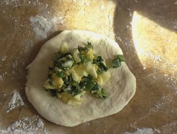 Пирожки с луком и яйцом