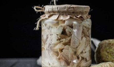 Вкусный способ пережить холодную зиму: тушенка из курицы – рецепт от Евгения Клопотенко