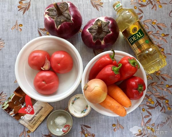Рецепт: Баклажанная икра с помидорами и сладким перцем — вкусная закуска для всей семьи