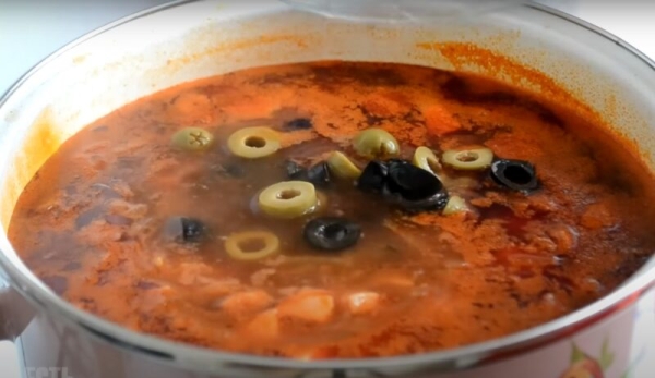 Солянка — это всегда вкусно. Классический рецепт, который хочется повторить