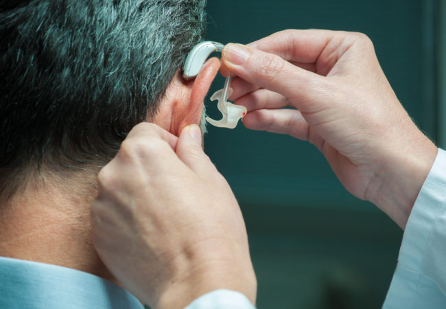 Потеря слуха усложняет вашу жизнь? Слуховые аппараты больше не помогают?