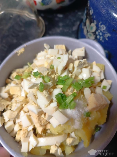Рецепт: Салат «Сытный» — С фасолью, зелёным луком, картошкой, яйцами