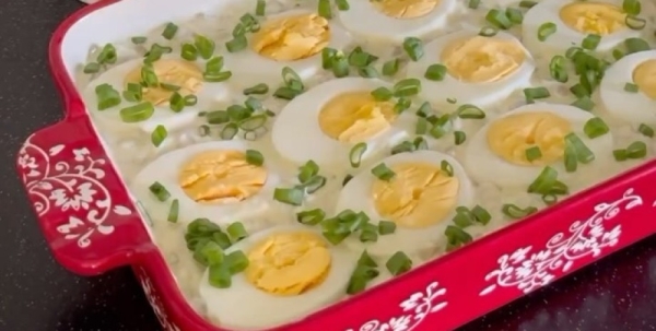 К пасхальному столу: рецепт закуски «Яйца в соусе «Тартар»»