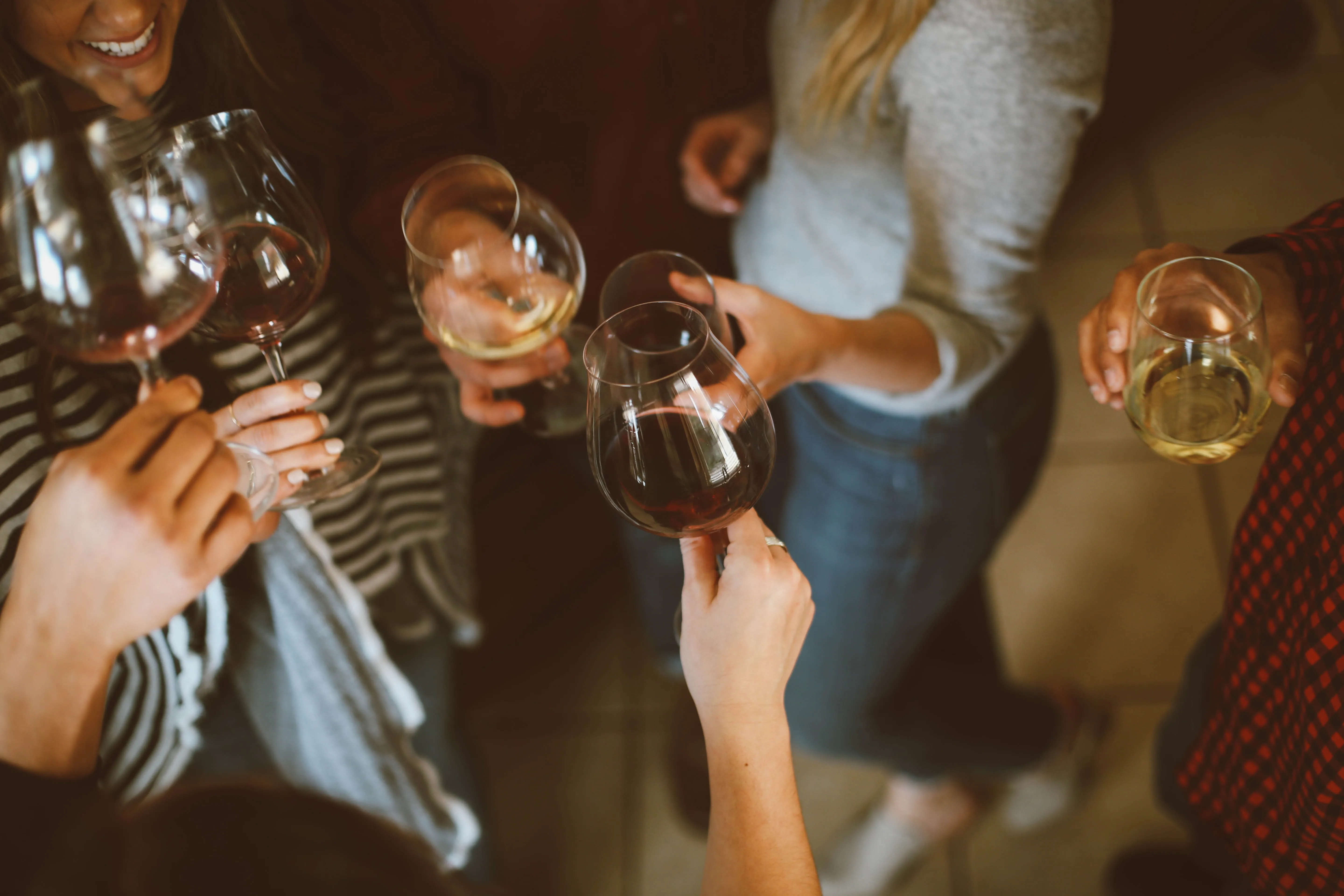 Не кислое и душистое: каких ошибок нужно избегать во время приготовления домашнего розового вина