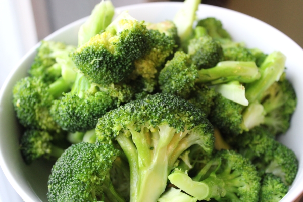 Используем брокколи и цветную капусту: рецепт летнего блюда от Евгения Клопотенко