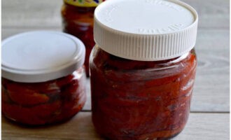 Вяленые помидоры в сушилке для овощей на зиму