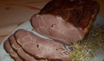 Ох, как это вкусно и сочно: запеченная свиная шейка на Пасху
