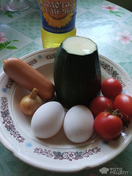 Рецепт: Яичница с кабачком и помидором — Вкусное блюдо из минимального количества продуктов