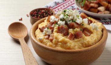 Настоящий гуцульский банош с брынзой и шкварками – старинный рецепт