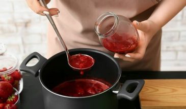 Диетолог назвал два самых вредных вида варенья