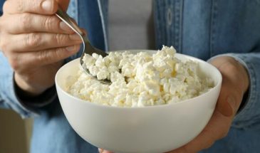 С какой едой опасно сочетать творог?