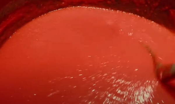 Как приготовить домашний кетчуп. Рецепт сладко-острого соуса из томатов на зиму: вкуснее не пробовала